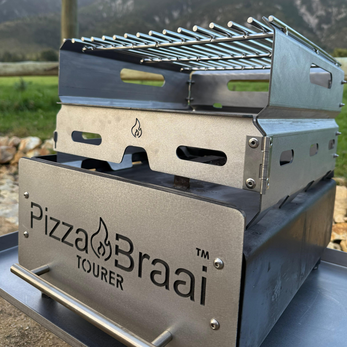 Windshield & Stainless Steel Grid - for the Tourer (Pizza Braai not included)