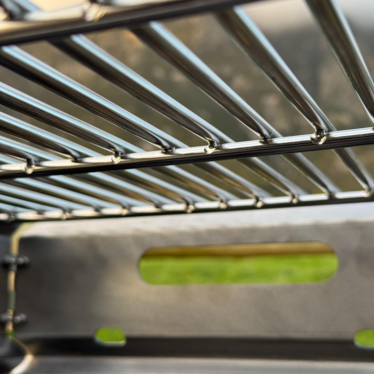 Windshield & Stainless Steel Grid - for the Tourer (Pizza Braai not included)